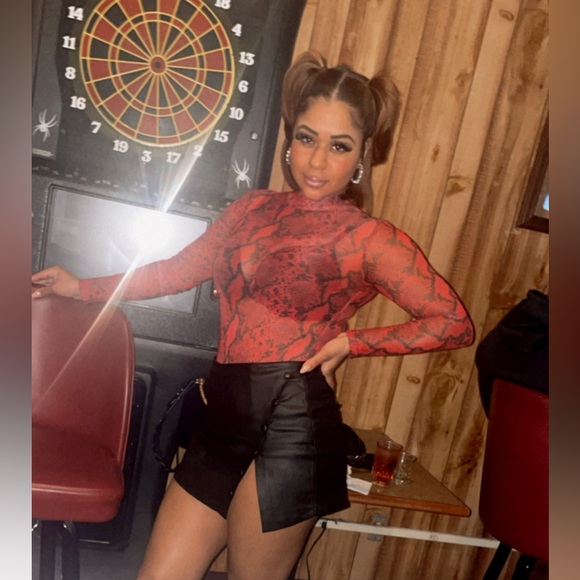 Black skort with side slit - Picture 2 of 3